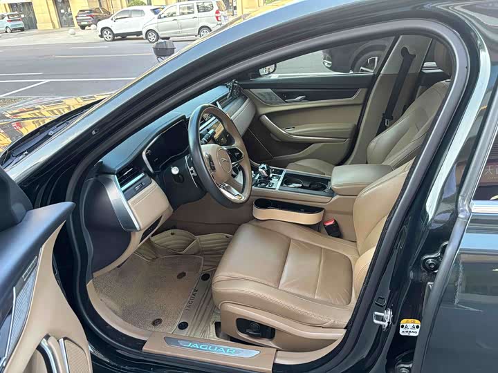 Jaguar XF L, 2022 — фото 6 из 7