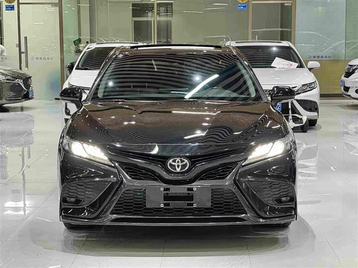Toyota Camry, 2022 — фото 2 из 9