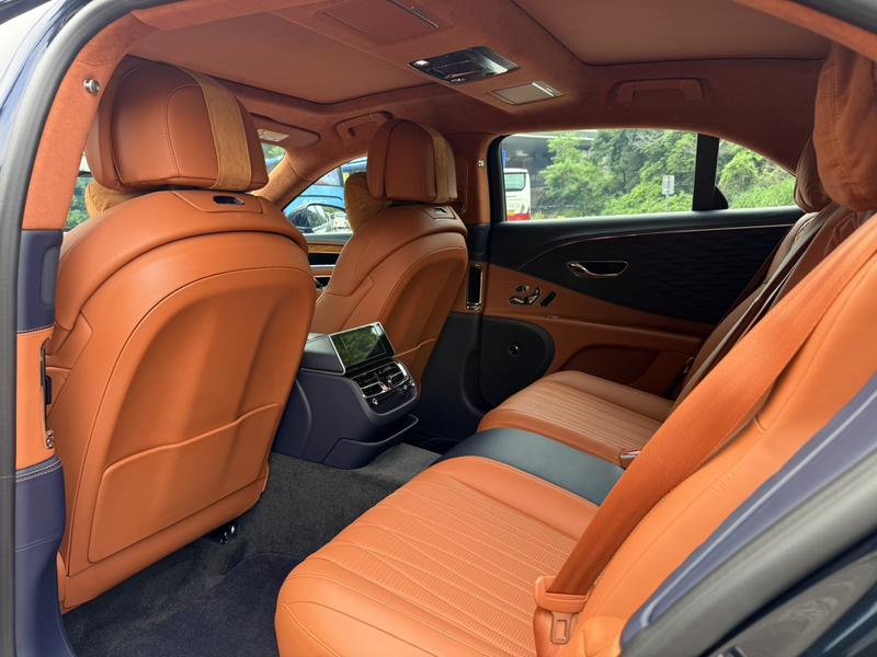 Bentley Flying Spur, 2023 — фото 12 из 12