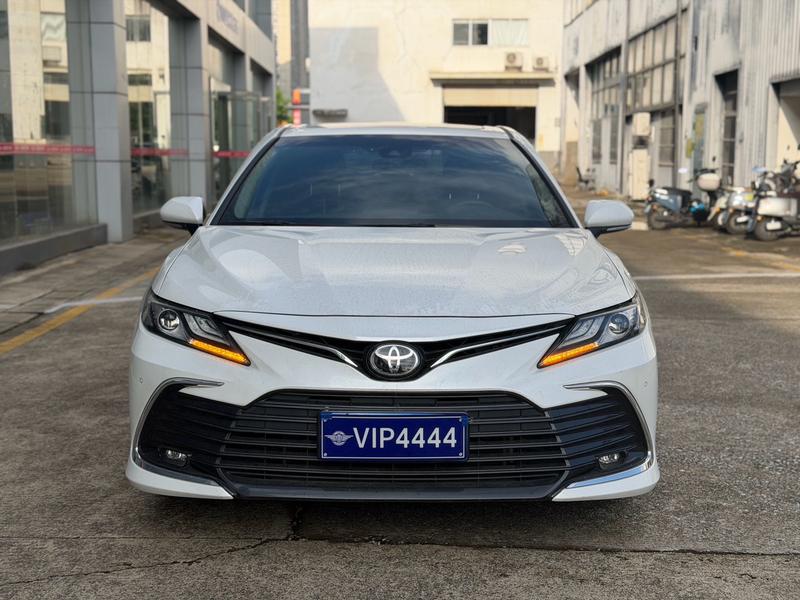 Toyota Camry, 2022 — фото 2 из 12