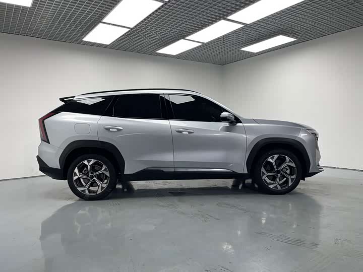 Geely Atlas L, 2023 — фото 6 из 9