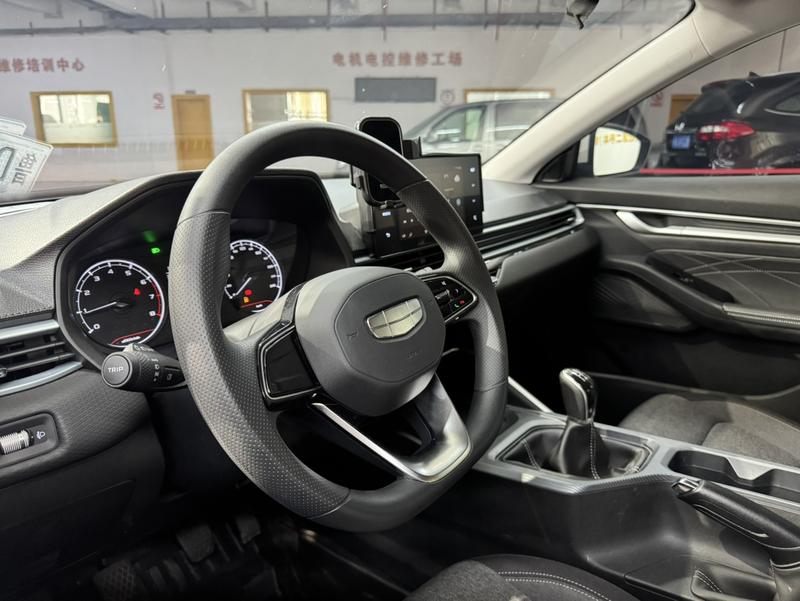 Geely Emgrand, 2025 — фото 9 из 12