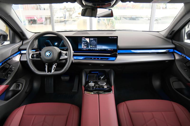 BMW i5, 2025 — фото 5 из 9