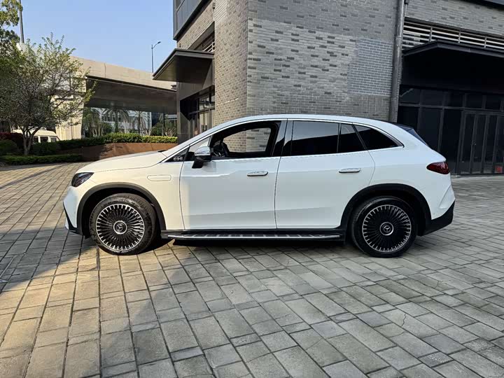 Mercedes-Benz EQE SUV, 2023 — фото 4 из 9