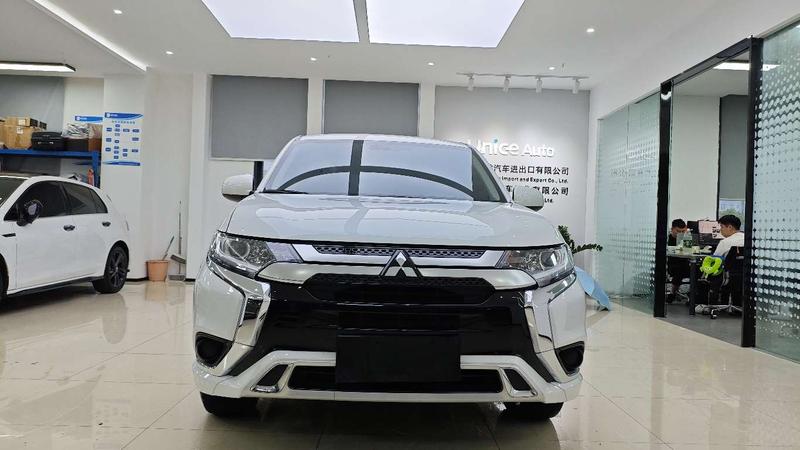 Mitsubishi Outlander, 2023 — фото 2 из 10