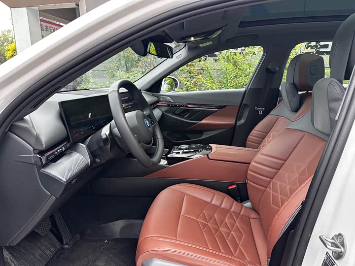 BMW i5, 2025 — фото 4 из 7