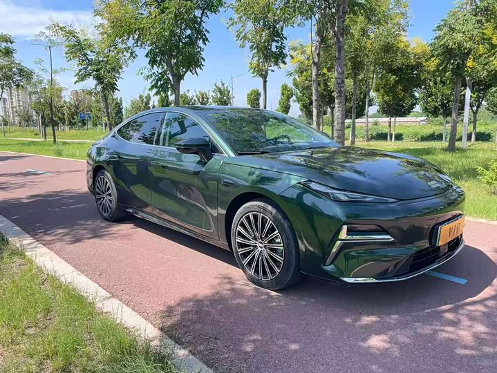 Geely Galaxy Starshine 8 EM-i, 2025 — фото 3 из 9