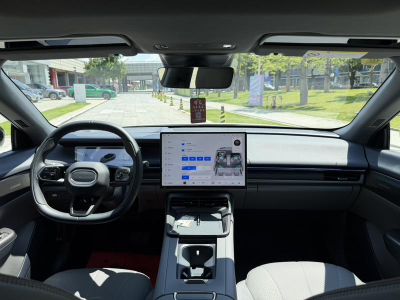 Lynk & Co 07 EM-P Hybrid, 2026 — фото 7 из 10