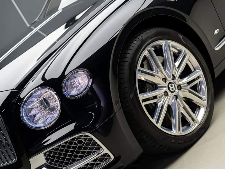 Bentley Flying Spur, 2022 — фото 2 из 9