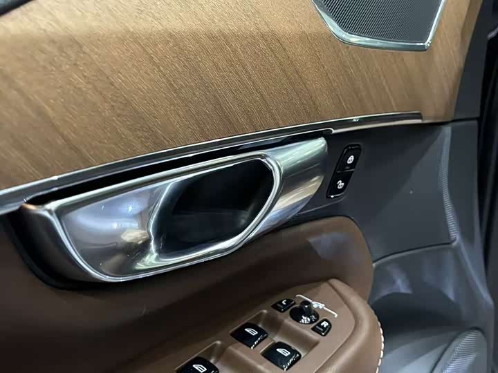 Volvo XC90, 2025 — фото 8 из 9