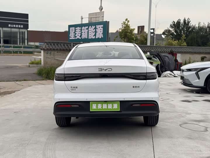 BYD Seal 05 DM-i Hybrid, 2026 — фото 8 из 9