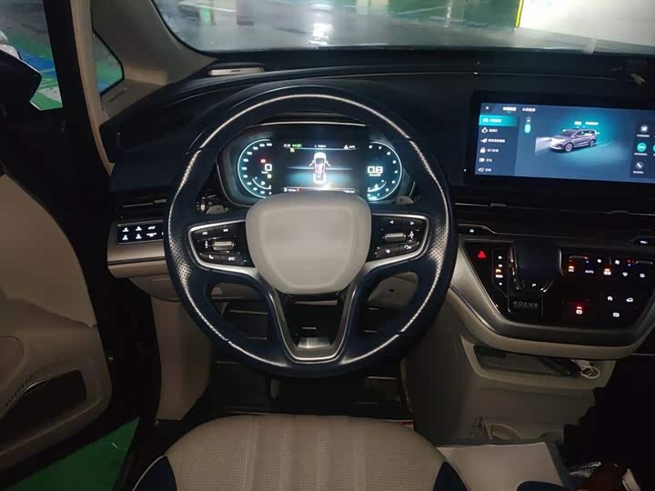 Roewe iMax 8, 2022 — фото 3 из 9
