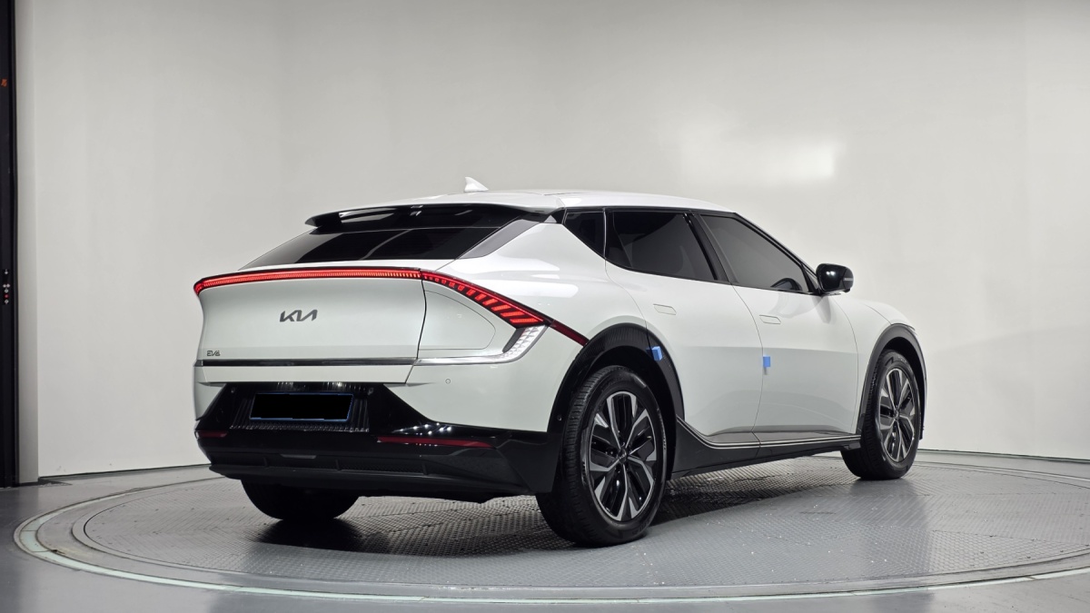 Kia EV6, 2022 — фото 2 из 12
