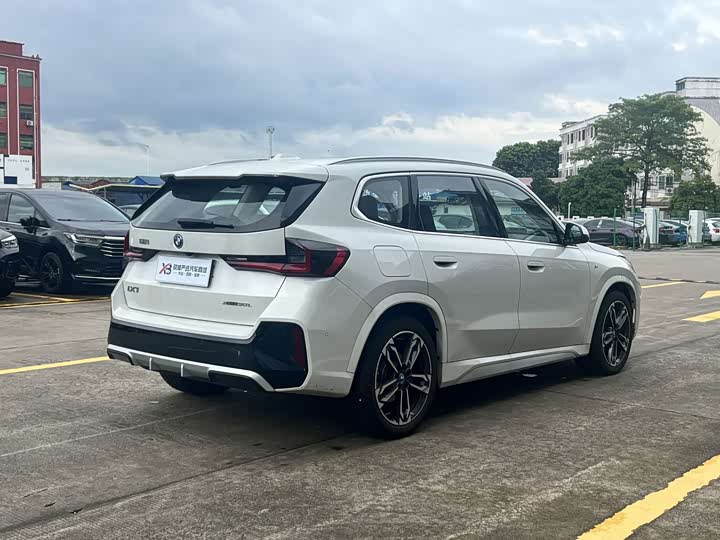 BMW iX1, 2025 — фото 5 из 9