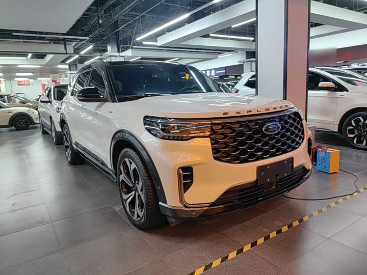 Ford Explorer, 2022 — фото 4 из 9