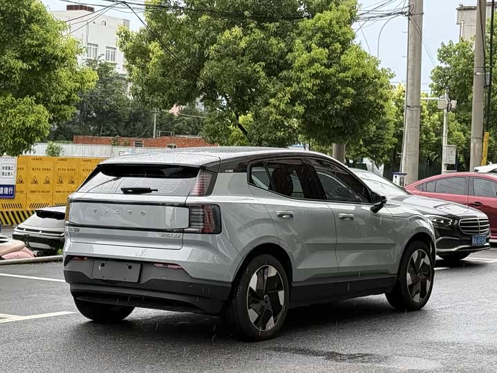 Volvo EX30, 2024 — фото 6 из 9