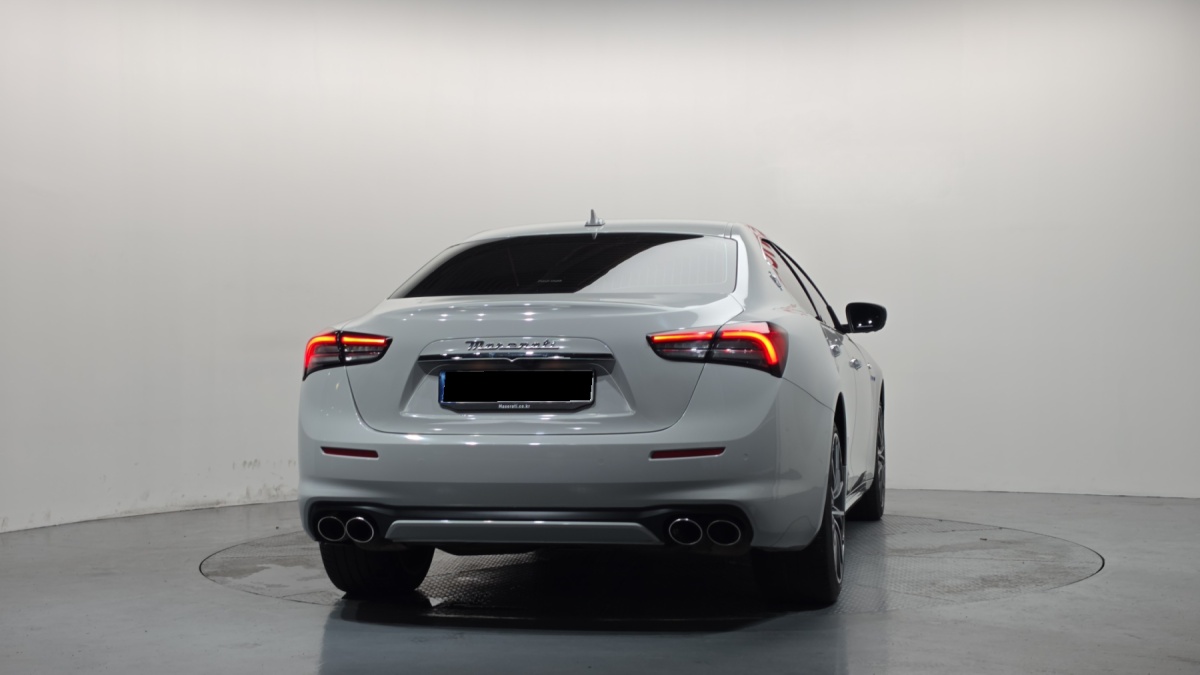 Maserati Ghibli, 2021 — фото 4 из 12