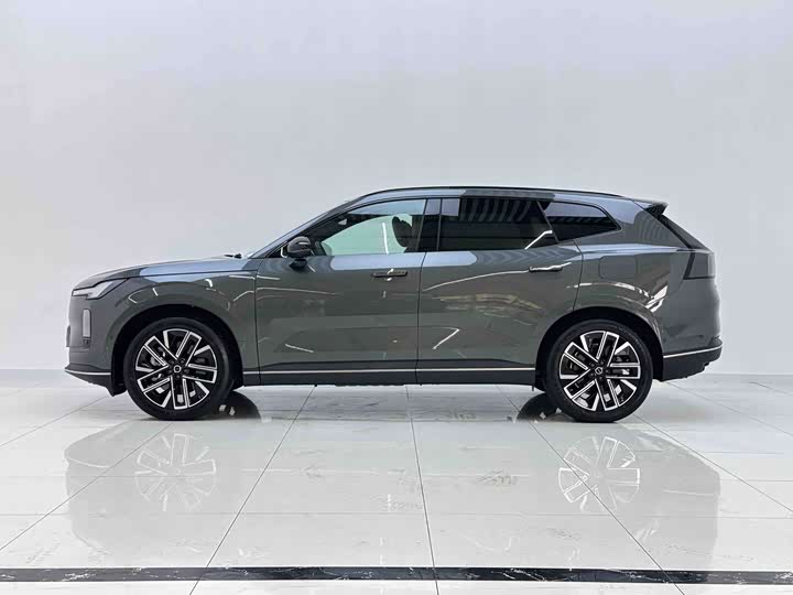 Volvo XC70 Hybrid, 2026 — фото 4 из 7