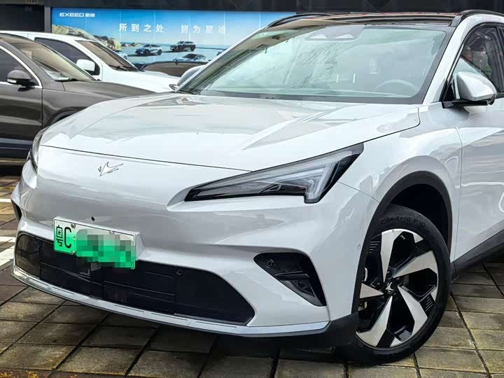 BAIC Arcfox Alpha T5, 2025 — фото 3 из 9