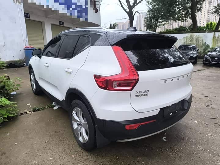 Volvo XC40, 2022 — фото 5 из 9
