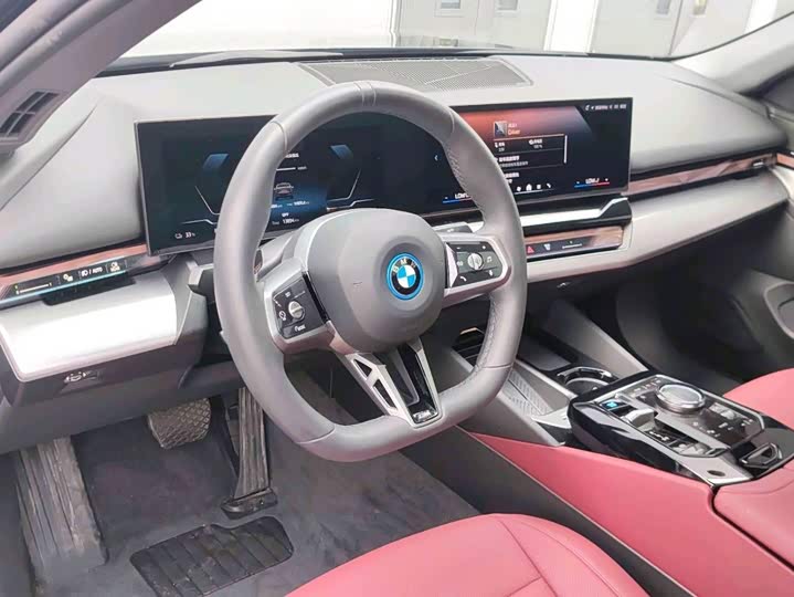 BMW i5, 2025 — фото 8 из 9