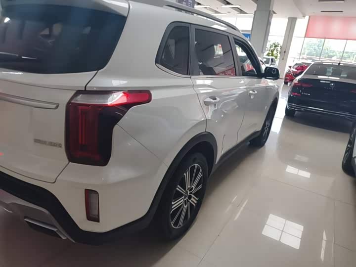 Kia Sportage GT-line, 2023 — фото 8 из 9