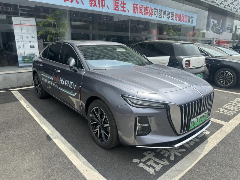 Hongqi H5 Hybrid, 2025 — фото 3 из 11