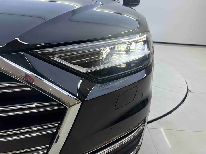 Audi A8, 2022 — фото 7 из 9