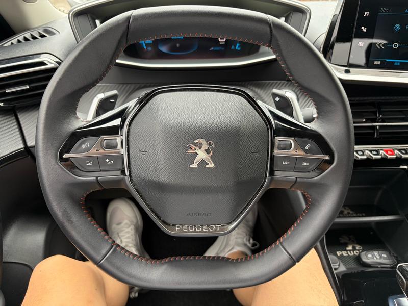 Peugeot 2008, 2021 — фото 10 из 12