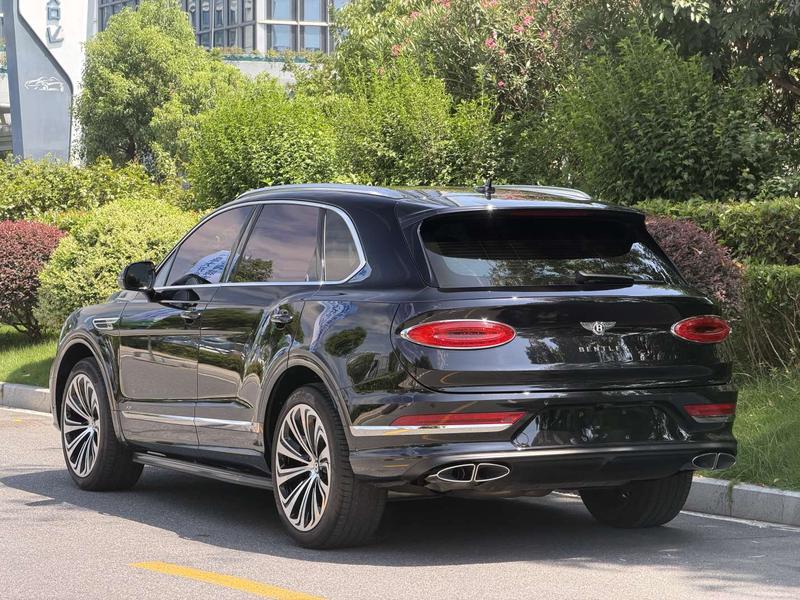 Bentley Bentayga, 2022 — фото 4 из 7