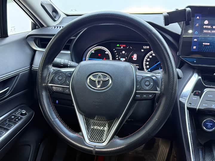 Toyota Venza, 2022 — фото 8 из 9