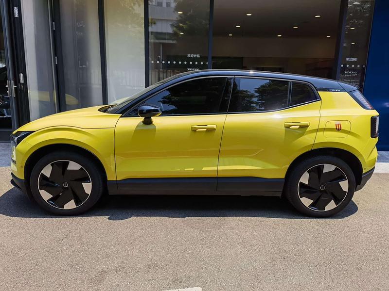 Volvo EX30, 2024 — фото 3 из 11