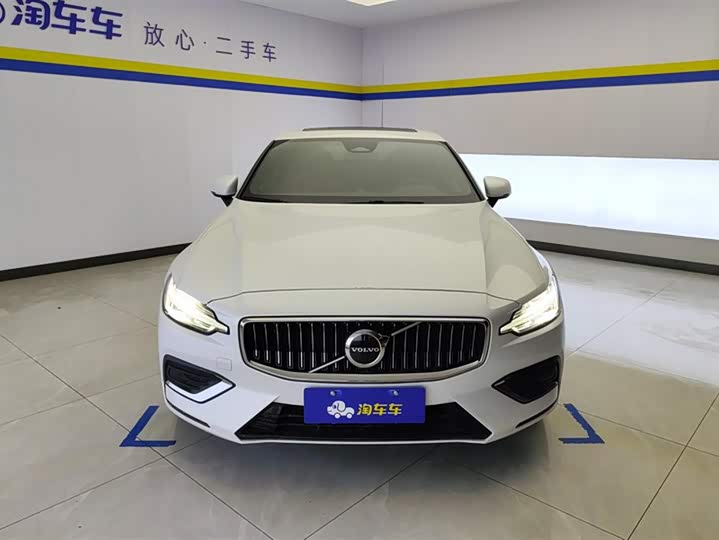 Volvo S60, 2024 — фото 2 из 9
