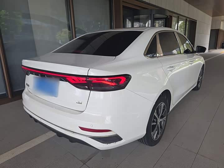 Geely Emgrand, 2023 — фото 7 из 9