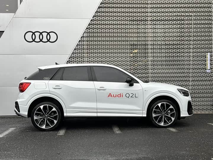 Audi Q2L, 2024 — фото 3 из 9