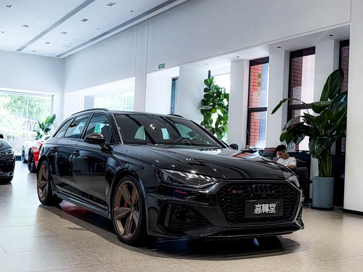 Audi RS 4, 2023 — фото 4 из 9