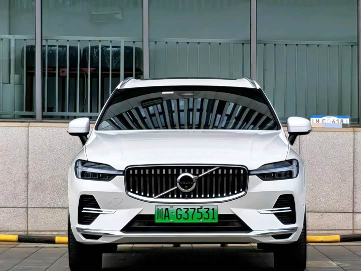 Volvo XC60 Hybrid, 2023 — фото 2 из 9