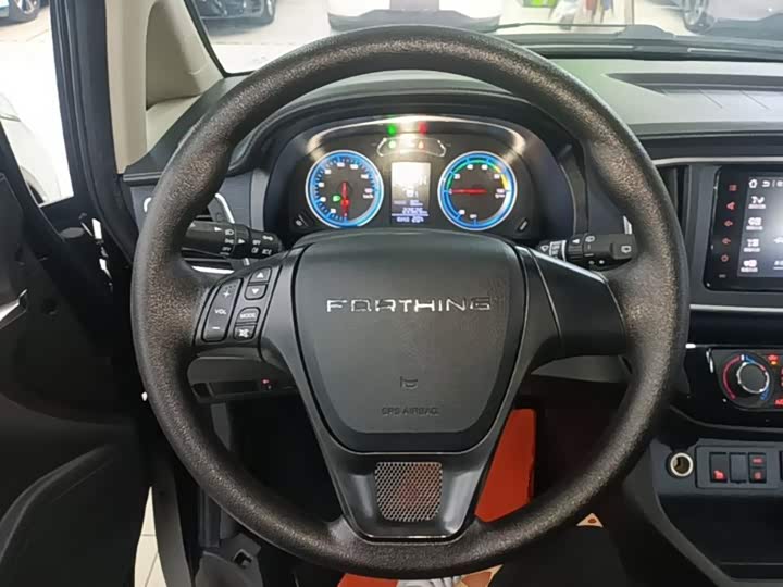 Dongfeng Forthing Lingzhi M5 EV, 2022 — фото 3 из 9
