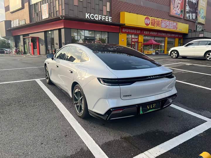 Geely Galaxy E8, 2024 — фото 7 из 9