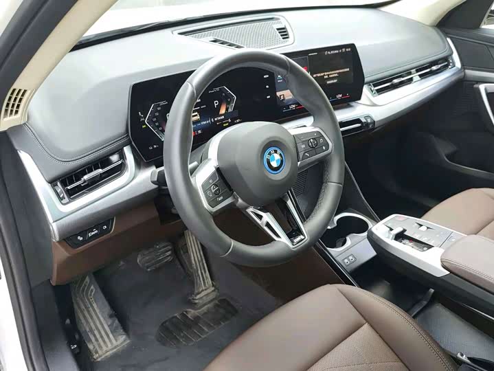 BMW iX1, 2025 — фото 4 из 7