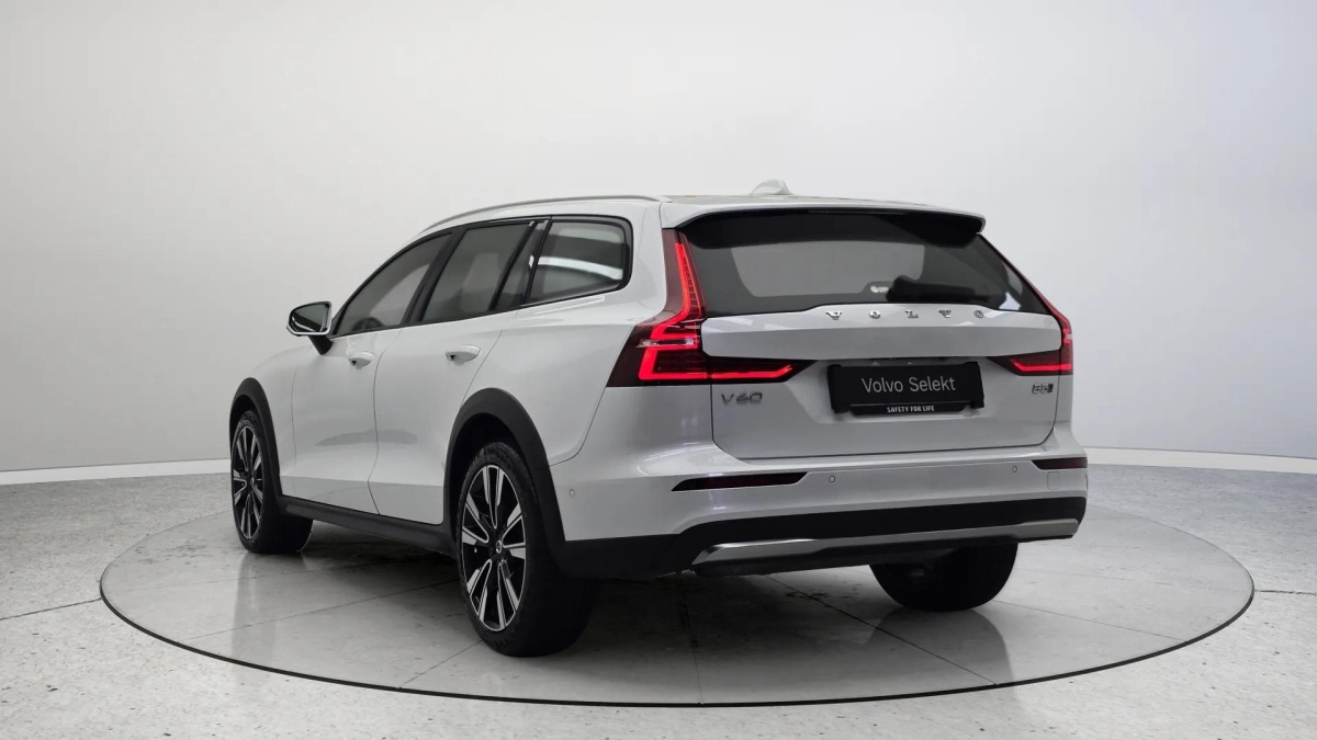 Volvo V60, 2024 — фото 2 из 12