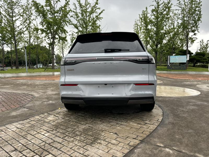 Geely Galaxy E5, 2024 — фото 4 из 9