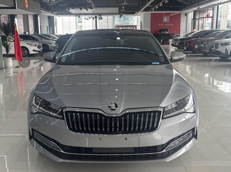 Skoda Superb, 2023 — фото 2 из 12
