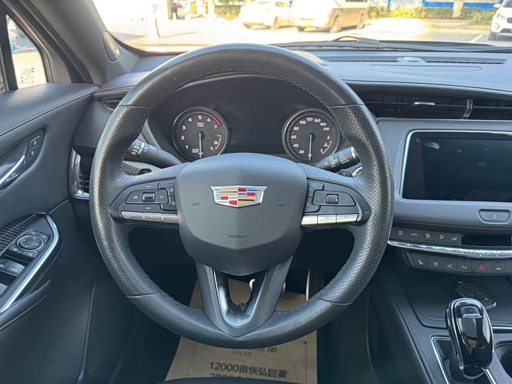 Cadillac XT4, 2021 — фото 7 из 9