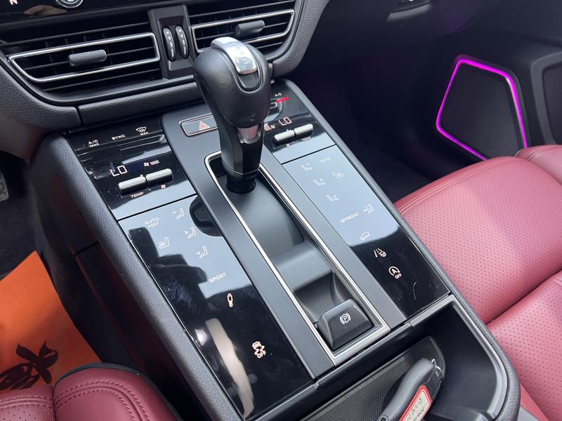 Porsche Macan, 2023 — фото 12 из 12