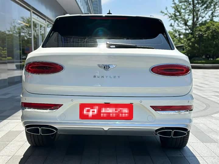 Bentley Bentayga, 2023 — фото 5 из 9