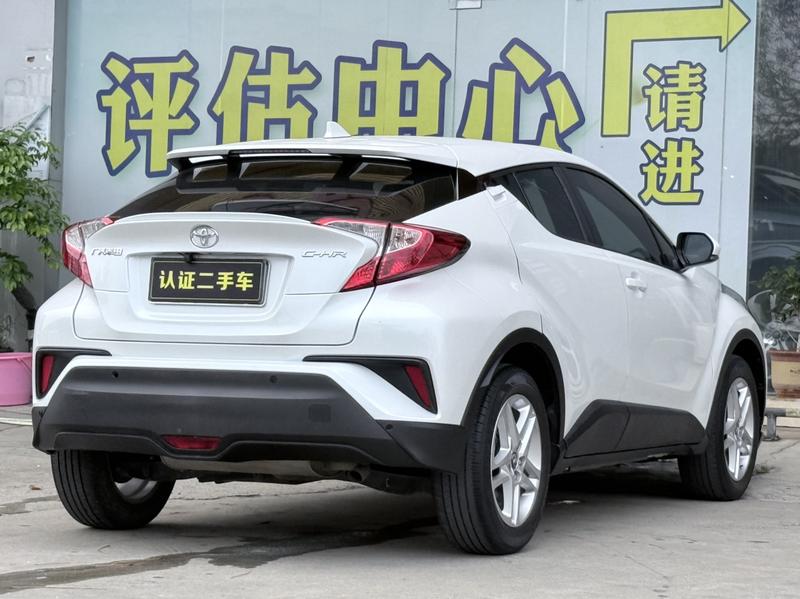 Toyota C-HR, 2022 — фото 7 из 12