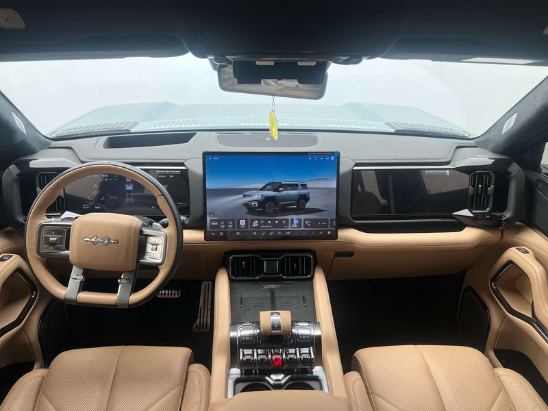 BYD FangChengBao Leopard 8, 2024 — фото 8 из 12