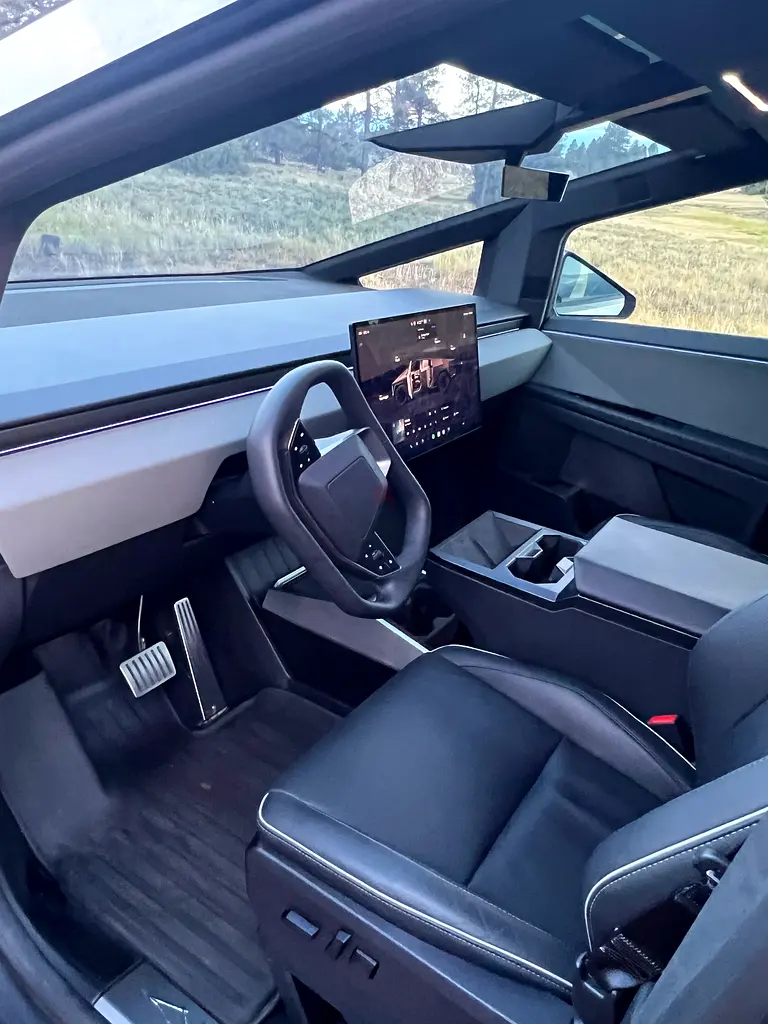 Tesla Cybertruck, 2024 — фото 9 из 10