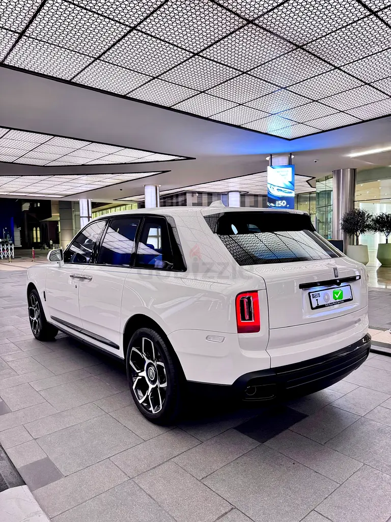 Rolls-Royce Cullinan, 2023 — фото 4 из 10